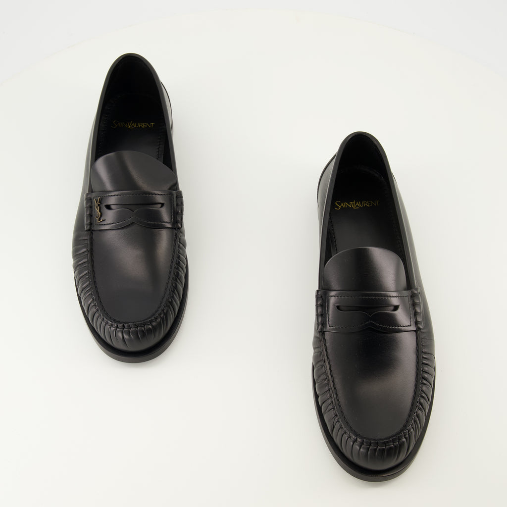 Imagen del artículo Mocasines Laurent de la marca Saint Laurent para Hombre - Temporada Otoño-Invierno 2025 - Vista superior do par de zapatos