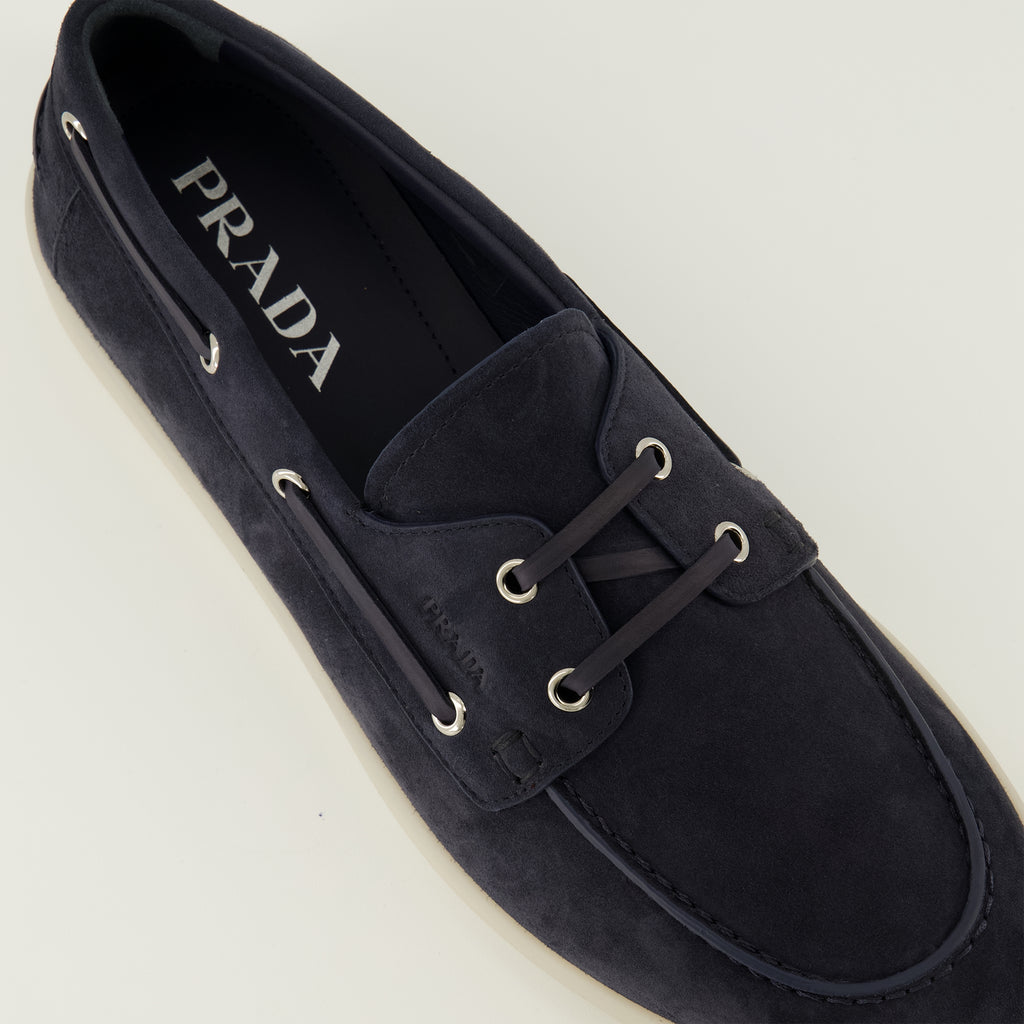 Image de l'article Mocassins en suède blau marine de la marque Prada pour Homme - Saison Printemps-Été 2026 - Vue détaillée de haut