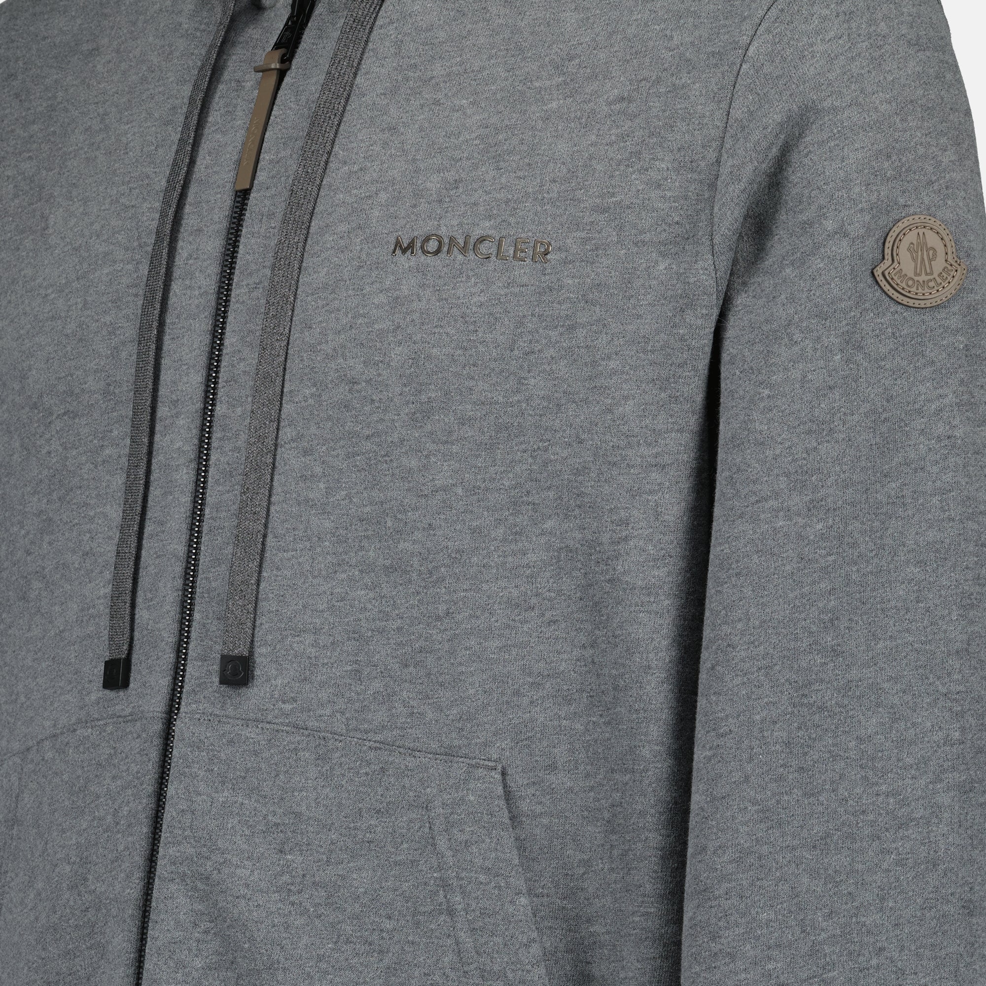 Image de l'article Sweat zippé gris de la marque Moncler pour Homme - Saison Automne-Hiver 2025 - Vue détaillée_1
