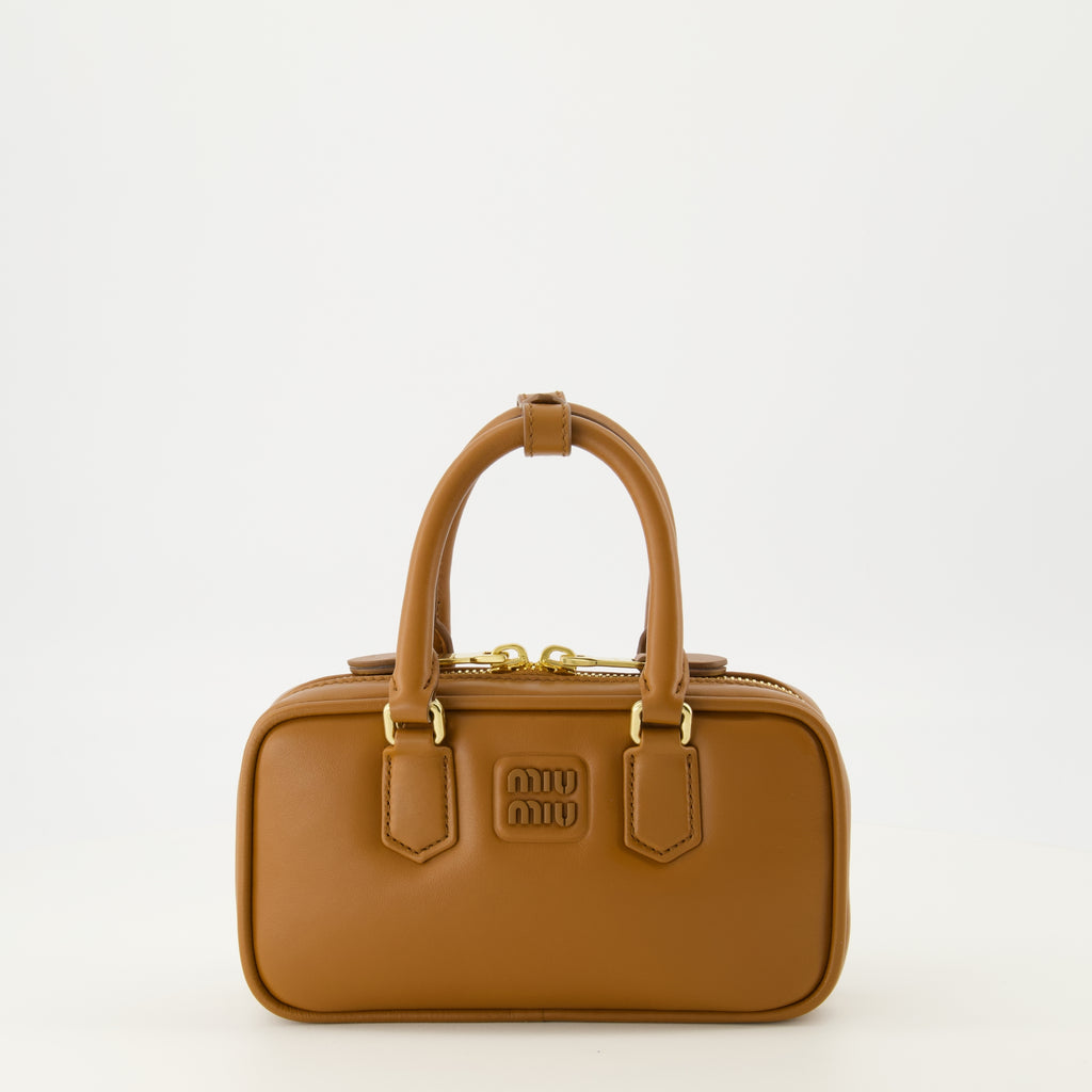 Image de l'article Sac Acardie en cuir marron de la marque Miu Miu pour Femme - Saison Automne-Hiver 2025 - Vue de Face