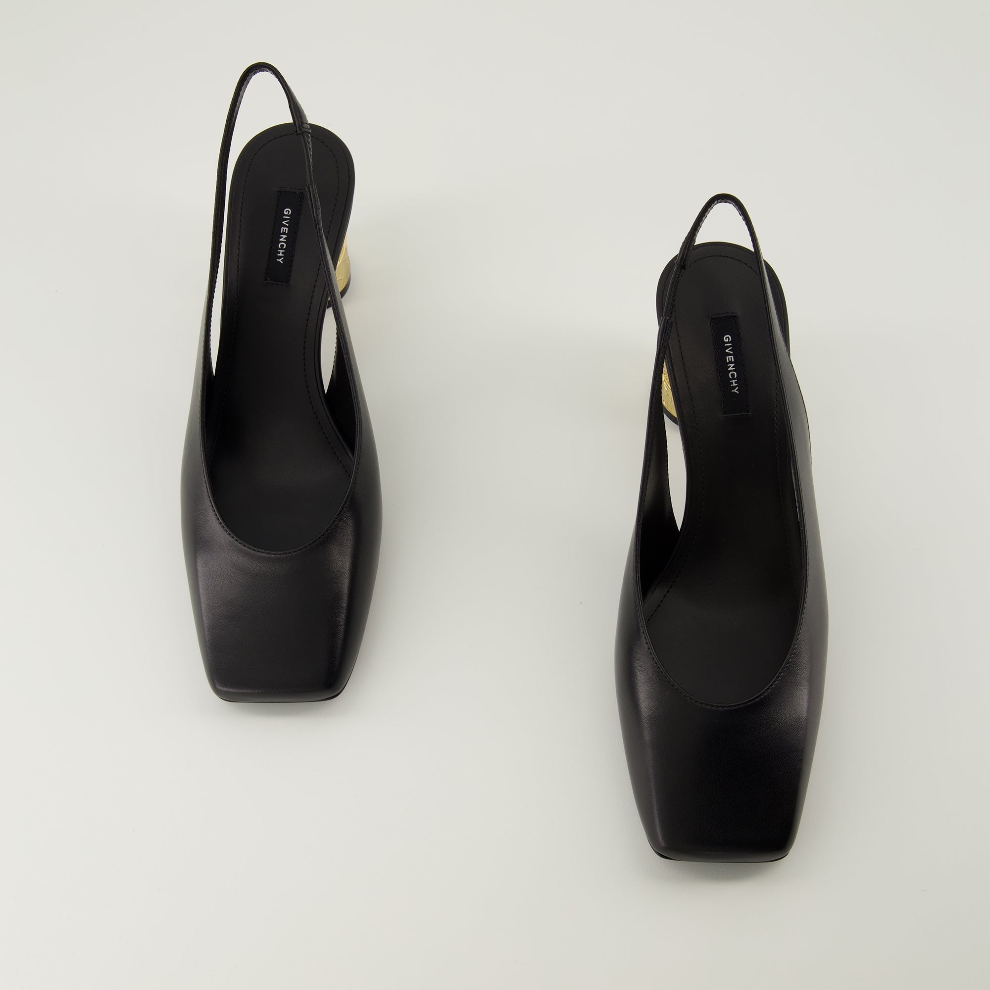 Imagen de los Escarpines Tape de cuero negro de Givenchy para mujer - Temporada Primavera-Verano 2026 - Vista de cima do par de sapatos
