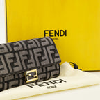 Imagen del monedero Baguette de cadena en denim FF azul de Fendi para mujer - Otoño-Invierno 2025 - Vista Detallada 2