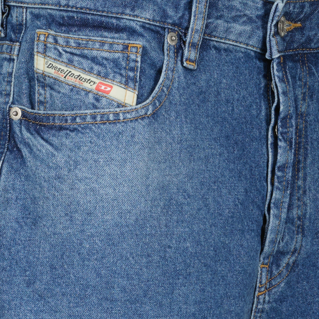 Image of the D-Sire Blue Denim Shorts by Diesel for Women - Spring-Summer 2026 - Detailed View_1