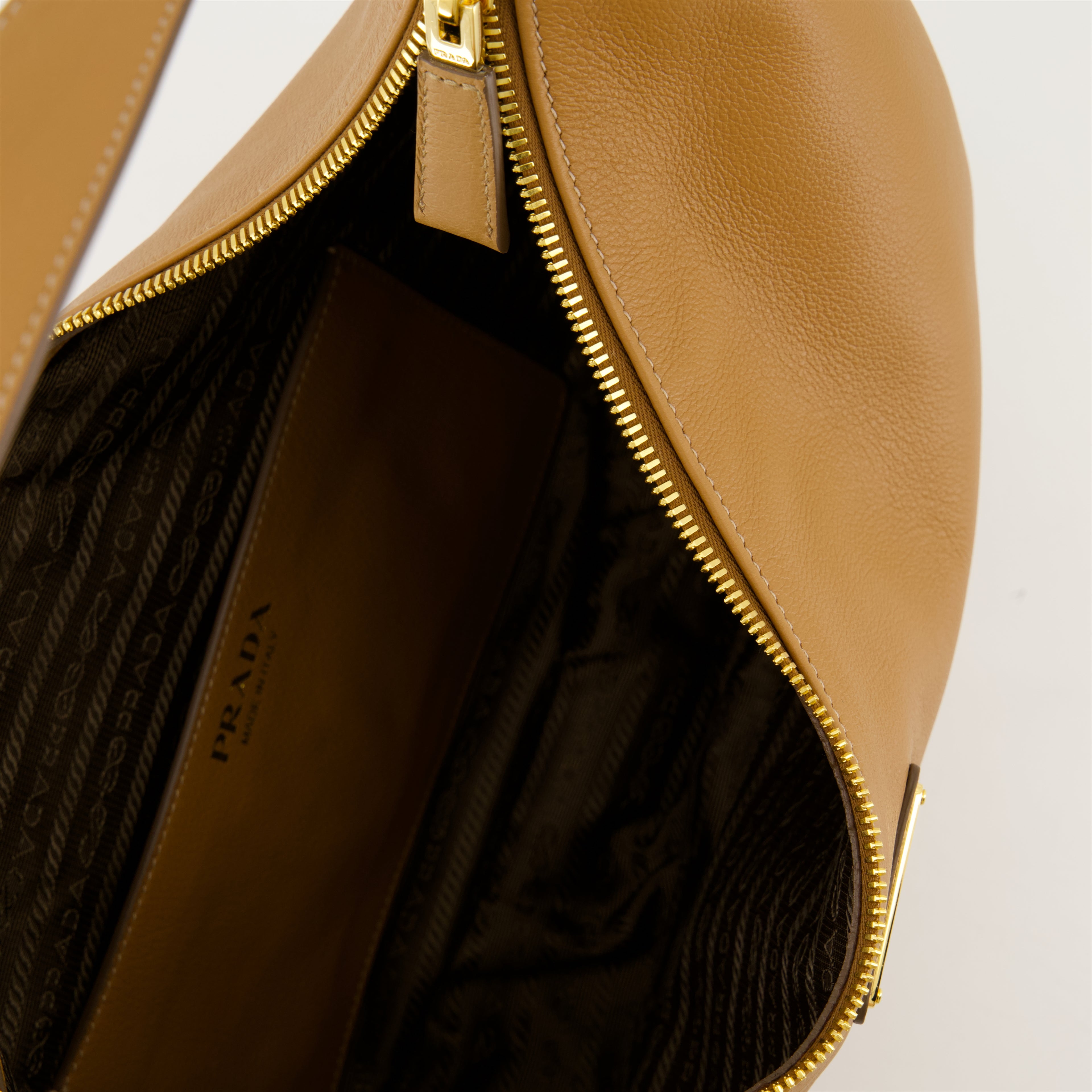 Handtaschen und schultertaschen Grand sac rond Prada Braun Femme