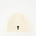 Image de l'article Bonnet Ami de coeur de la marque Ami PARIS pour Unisex - Saison Automne-Hiver 2025 - Vue de Face