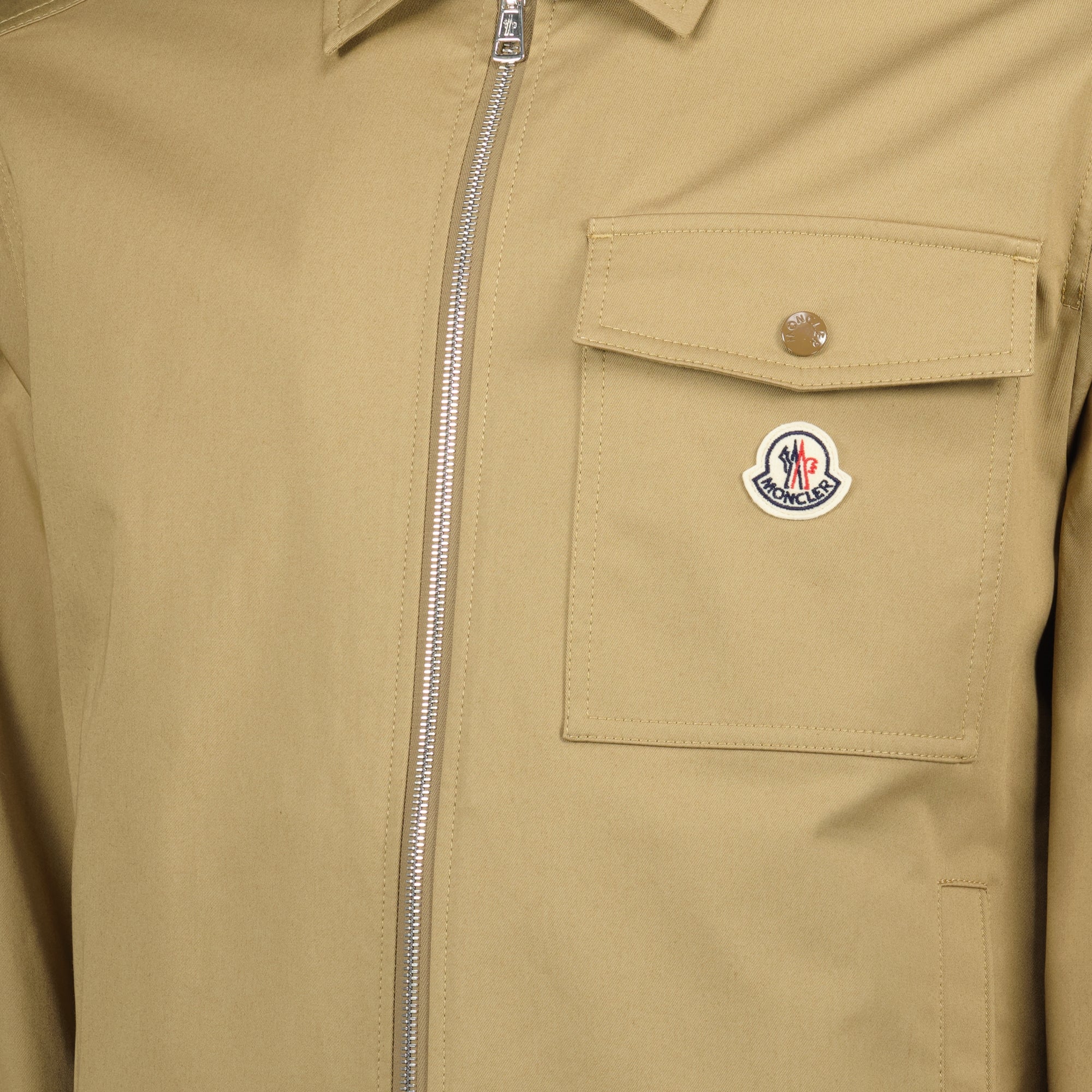 Image de l'article Surchemise en gabardine beige de la marque Moncler pour Homme - Saison Printemps-Été 2026 - Vue détaillée_2