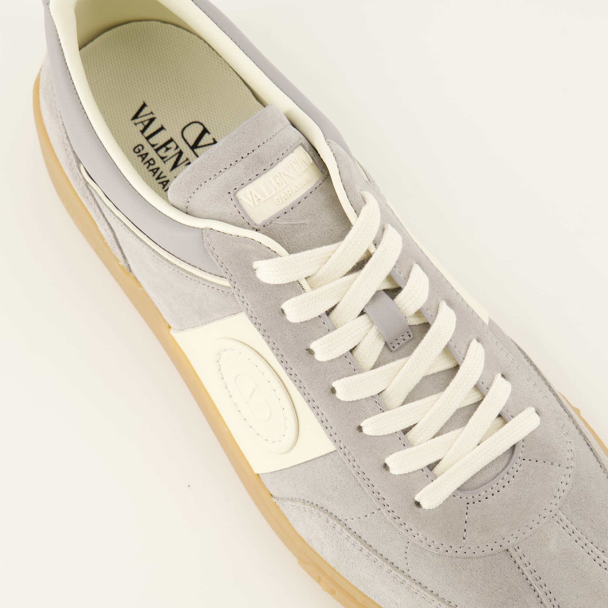Baskets アップビレッジ グレー スニーカー Valentino Garavani Gris Homme