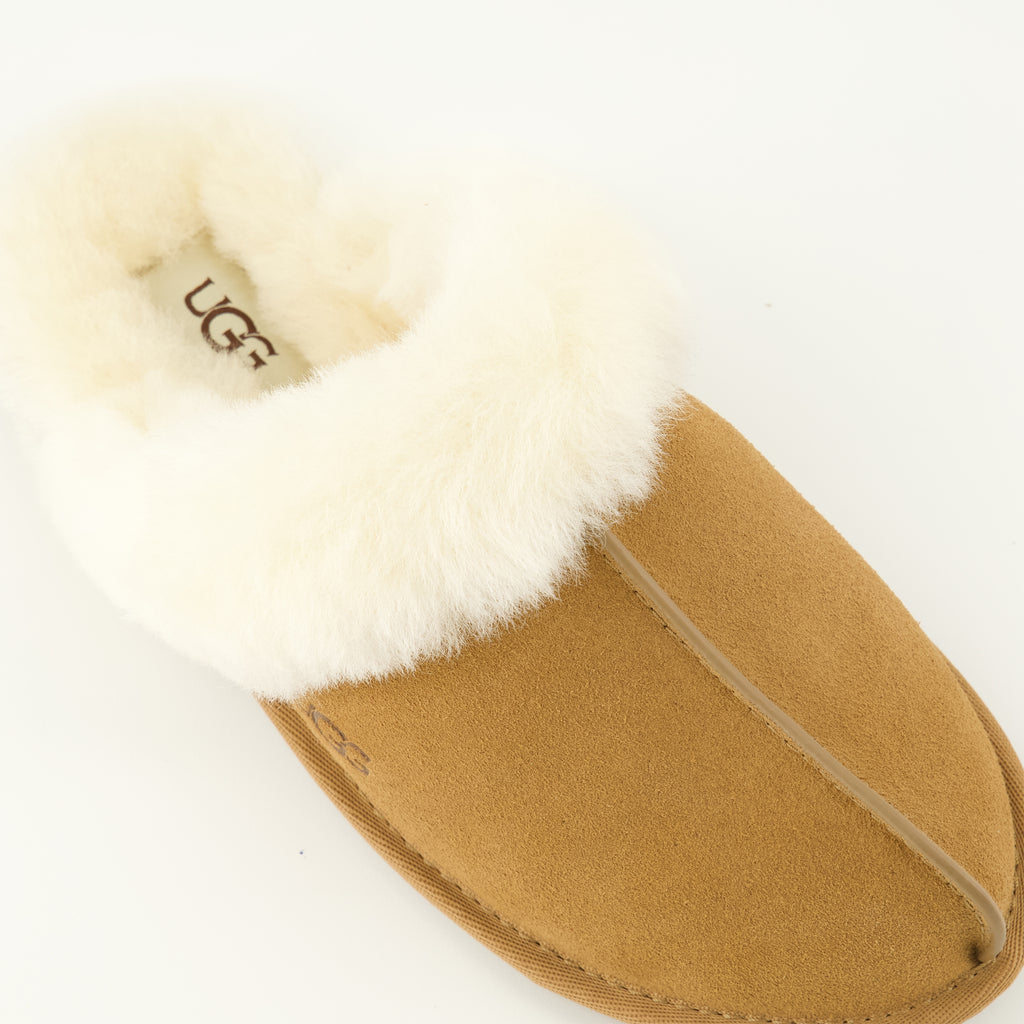 Imagen de los zapat slippers Scuffette II marrones de Ugg para Unisex - Temporada Primavera-Verano 2026 - Vista Detallada_3