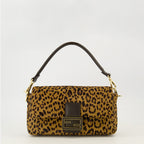 Image de l'article Sac Baguette léopard de la marque Fendi pour Femme - Saison Automne-Hiver 2025 - Vue de Face