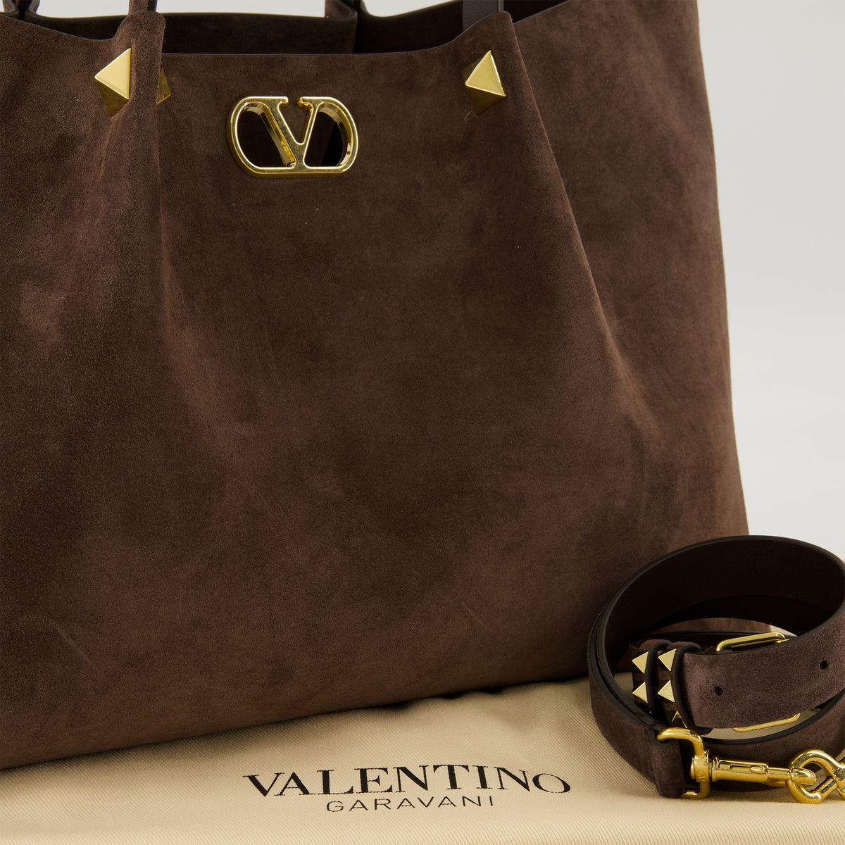 Sacs cabas Grand cabas en daim marron Valentino Garavani Marron Femme