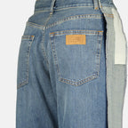 Imagem dos jeans retos em denim azul da marca Mm6 para Mulheres - Temporada Outono-Inverno 2025 - Vista Detalhada_1