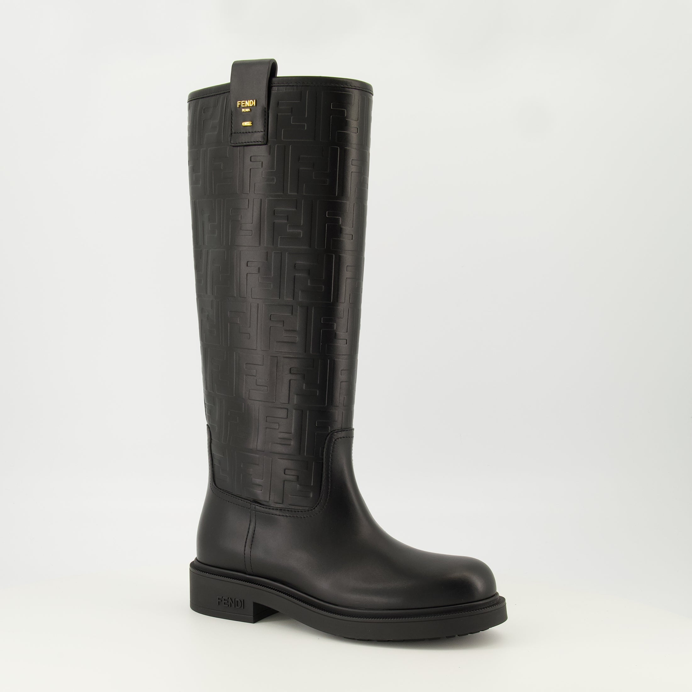 Image de l'article Bottes Filo en cuir noir de la marque Fendi pour Femme - Saison Automne-Hiver 2025 - Vue trois quarts avant droite