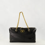 Imagen del bolso Panthea de cuero negro de la marca Valentino Garavani para Mujer - Temporada Otoño-Invierno 2025 - Vista Frontal