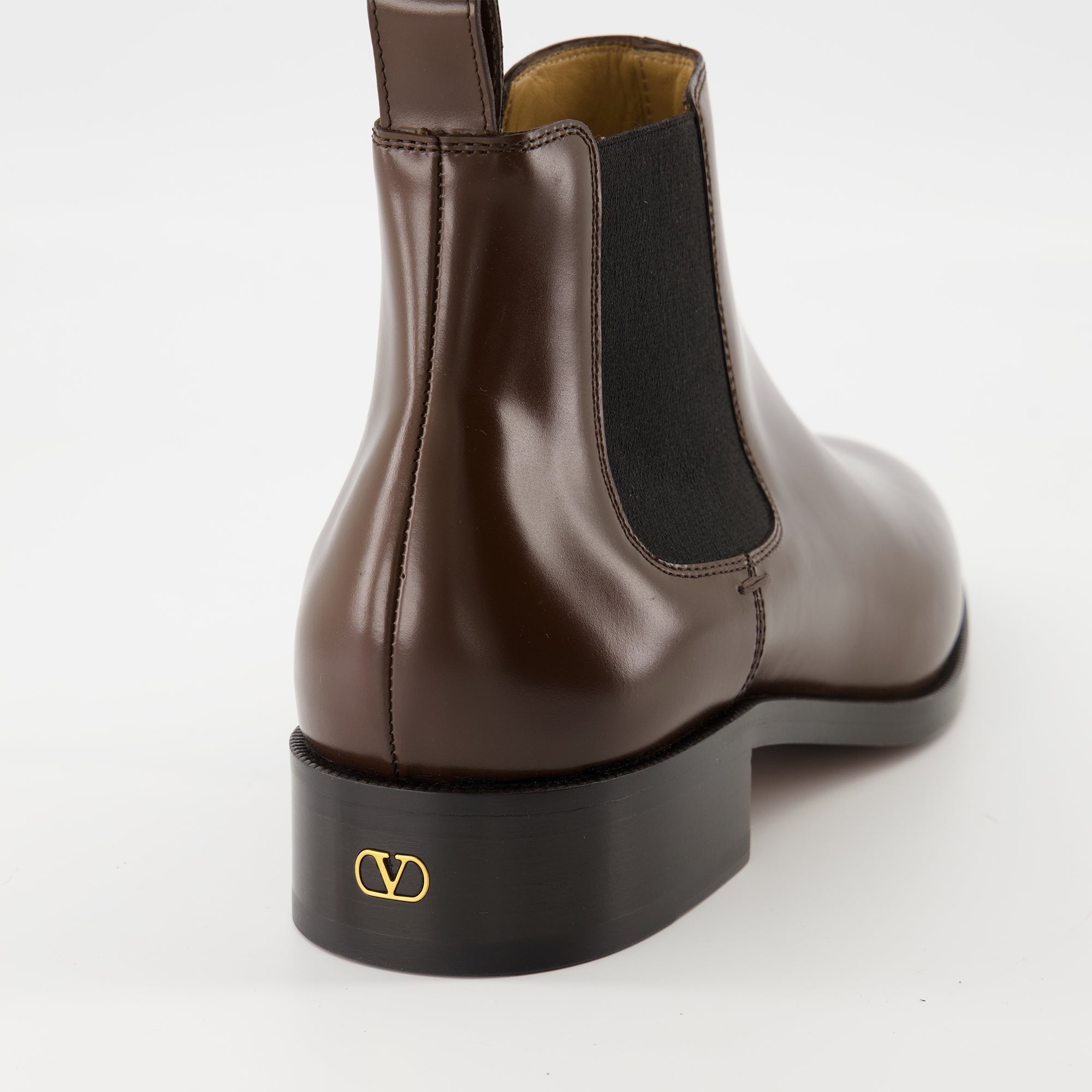 Image de l'article Bottines Pas Des Dieux de la marque Valentino Garavani pour Homme - Saison Automne-Hiver 2025 - Vue arrière