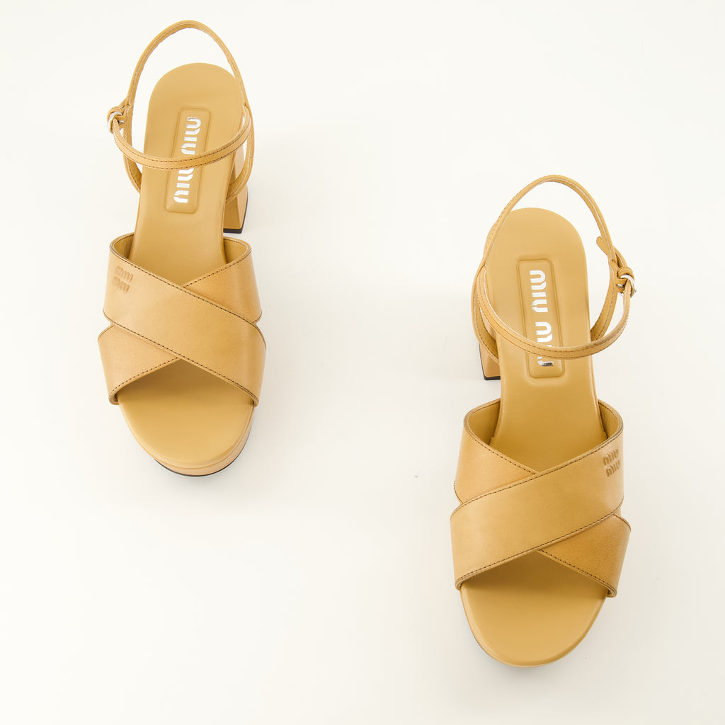 Chaussures ouvertes Sandales à talons en cuir marron Miu Miu Beige Femme