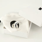 Imagen de los pendientes Moon plateados de la marca Marine Serre para Mujer - Temporada Otoño-Invierno 2025 - Vista Detallada_3