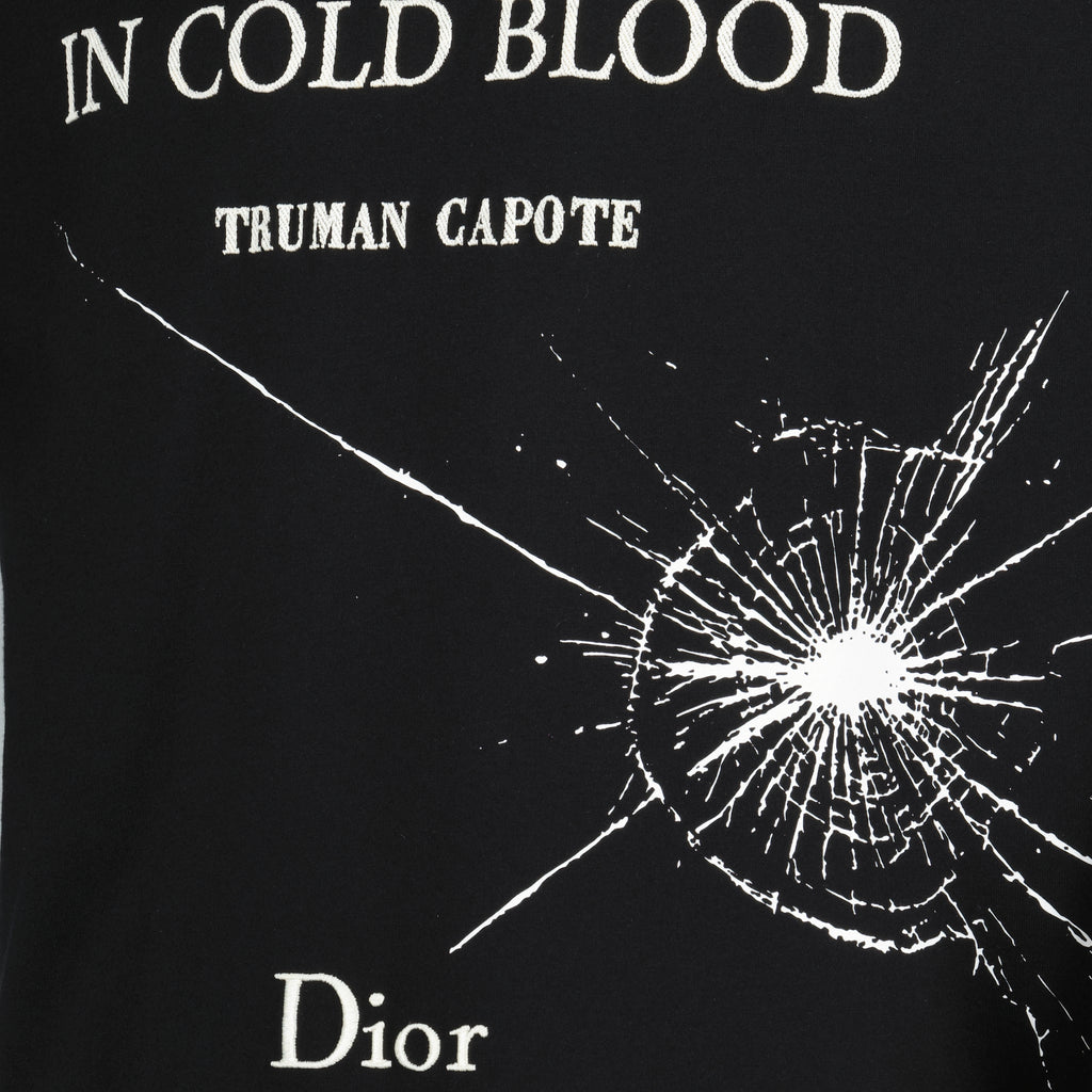 Immagine dell'articolo T-shirt nera con ricamo Book Cover in cotone del marchio Dior per Uomo - Stagione Primavera-Estate 2026 - Vista Dettagliata_1