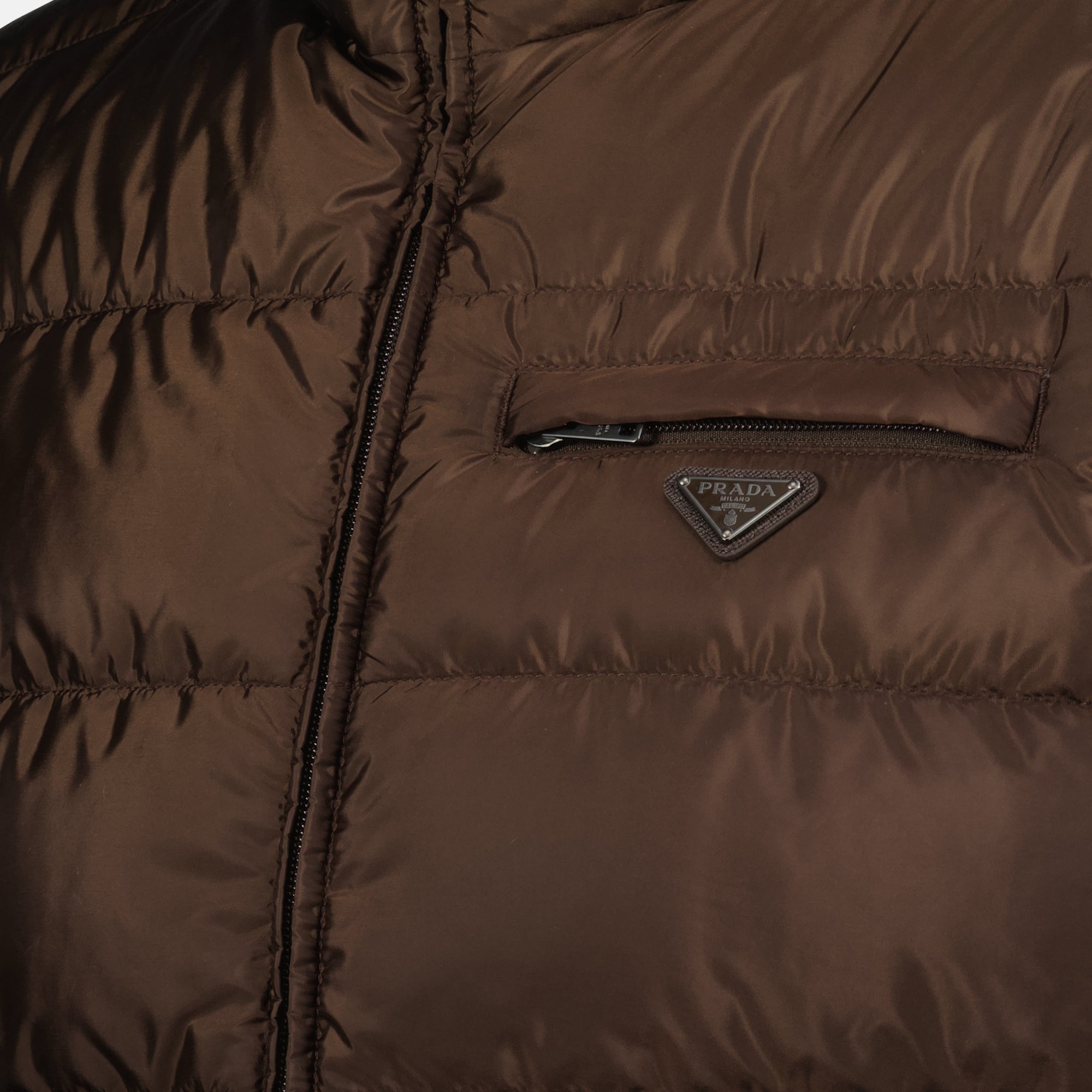 Immagine del Gilet senza Maniche in Nylon di Prada per Uomo - Stagione Autunno-Inverno 2025 - Vista Dettagliata_3