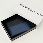 Imagen del porta tarjetas Antigona Stamped en azul marino de la marca Givenchy para Hombre - Temporada Primavera-Verano 2026 - Vista Detallada_3
