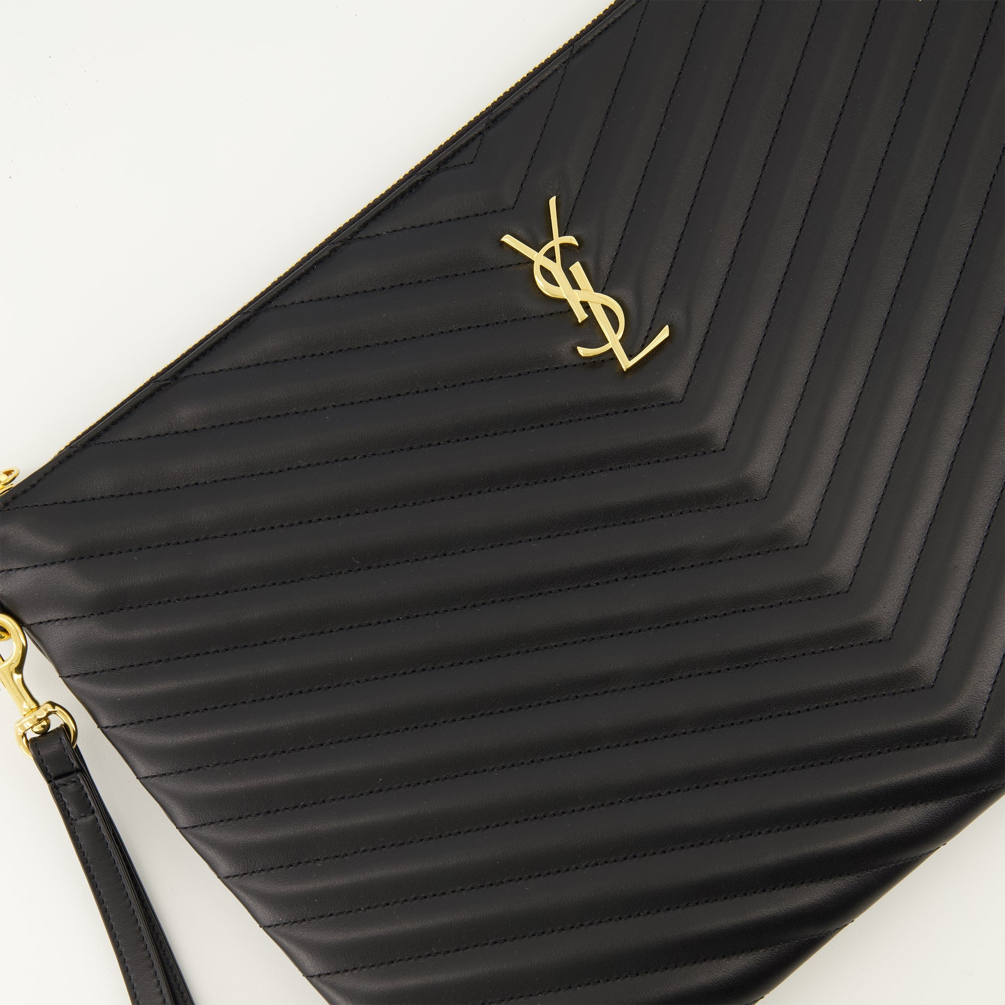 Image de l'article Pochette Cassandre large de la marque Saint Laurent pour Femme - Saison Automne-Hiver 2025 - Vue détaillée_2