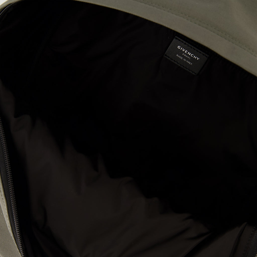 Image de l'article Sac à dos Essential U kaki de la marque Givenchy pour Homme - Saison Printemps-Été 2026 - Vue détaillée_3