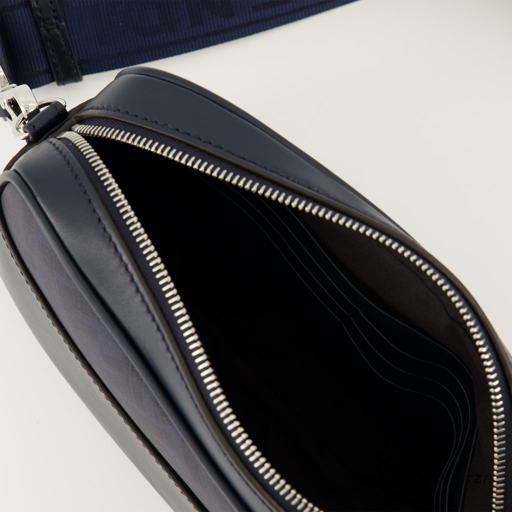 フェンディのメンズスクエアFFネイビーブルーカメラバッグの画像 - 2026年春夏 - 詳細ビュー3