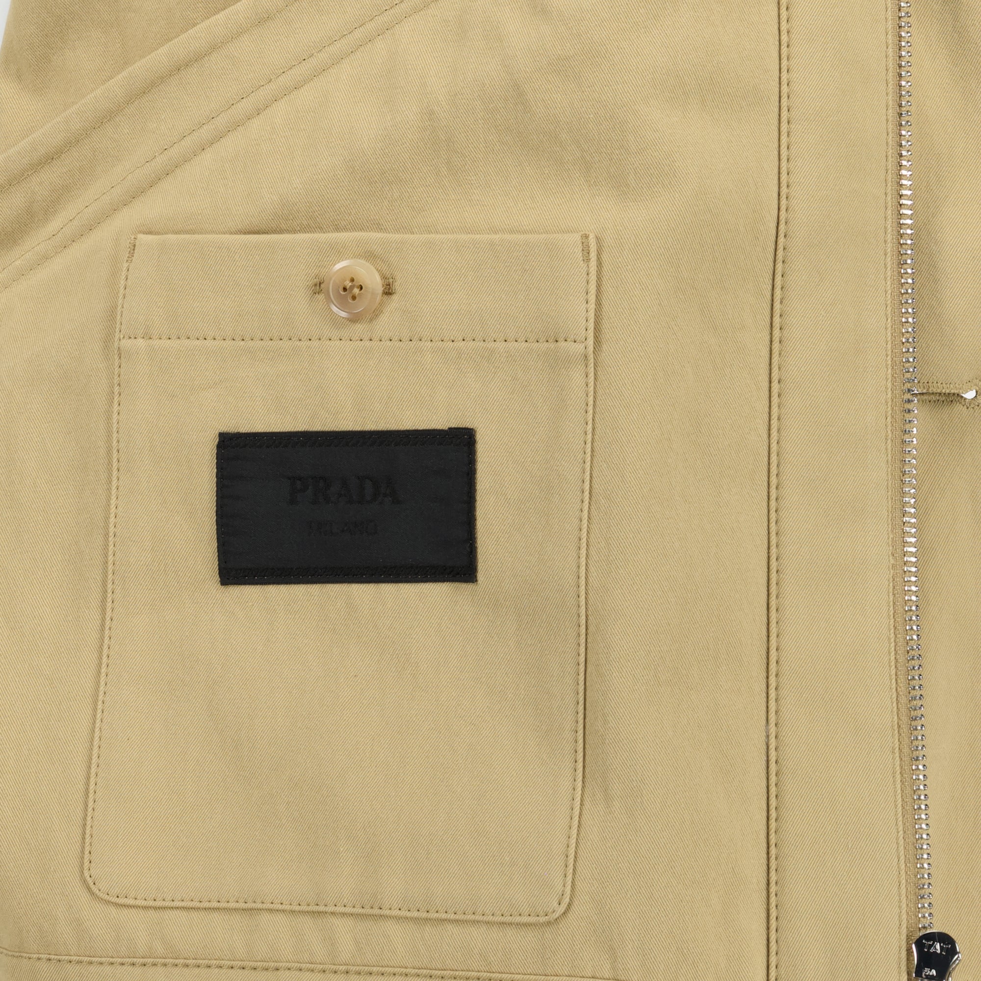 Image de l'article Veste en coton beige de la marque Prada pour Homme - Saison Printemps-Été 2026 - Vue détaillée_1