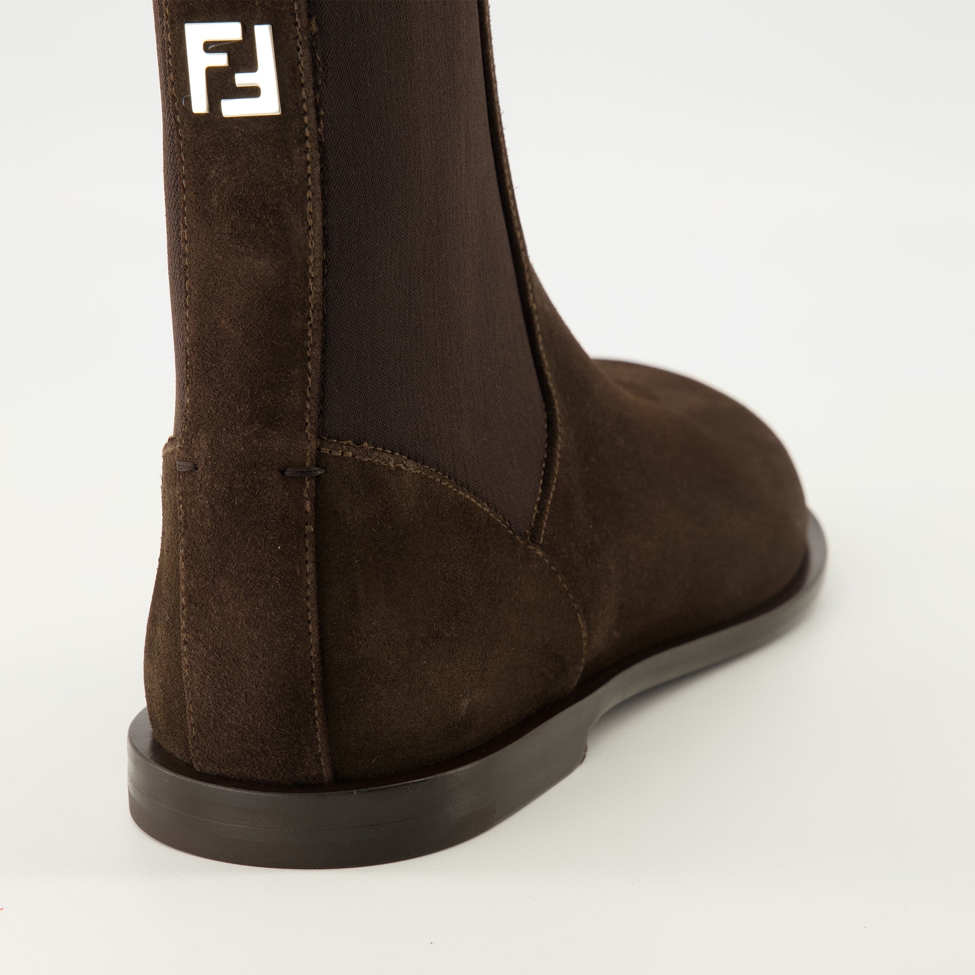 Image de l'article Bottines Chelsea FF Squared marron de la marque Fendi pour Homme - Saison Automne-Hiver 2025 - Vue arrière