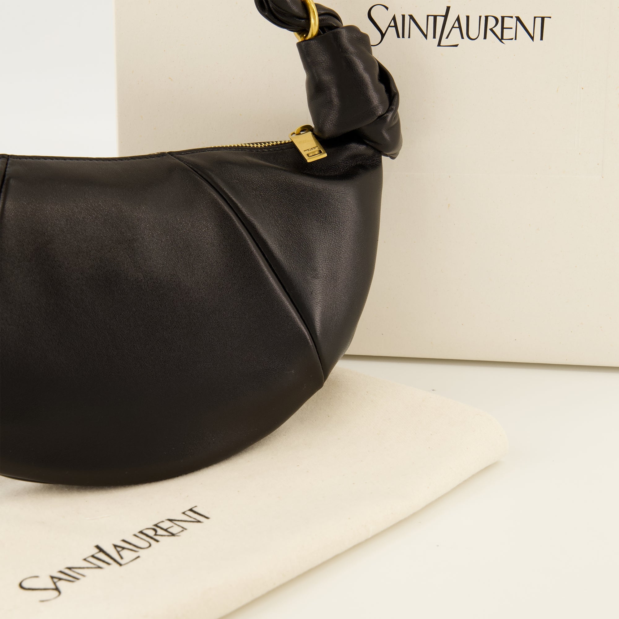 Sacs à main et épaule Bolsa Amalia Mini Hobo em Couro Preto Saint Laurent Noir Femme