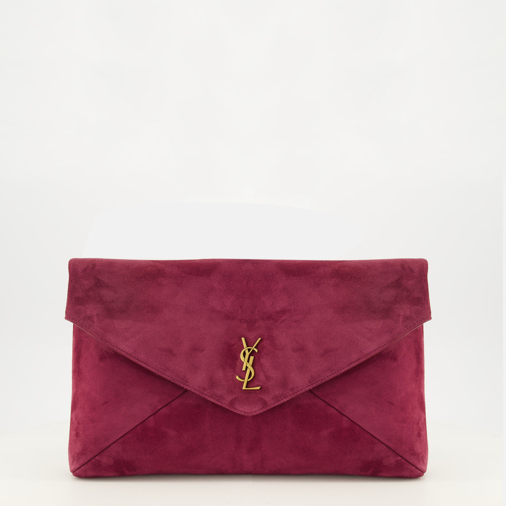 Image de l'article Pochette Cassandre en cuir suède violette de la marque Saint Laurent pour Femme - Saison Printemps-Été 2026 - Vue de Face