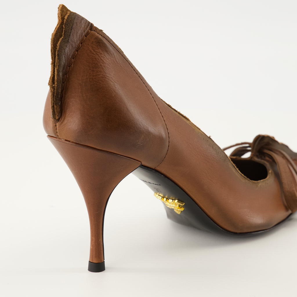 Image de l'article Escarpins en cuir vieilli de la marque Prada pour Femme - Saison Automne-Hiver 2025 - Vue arrière