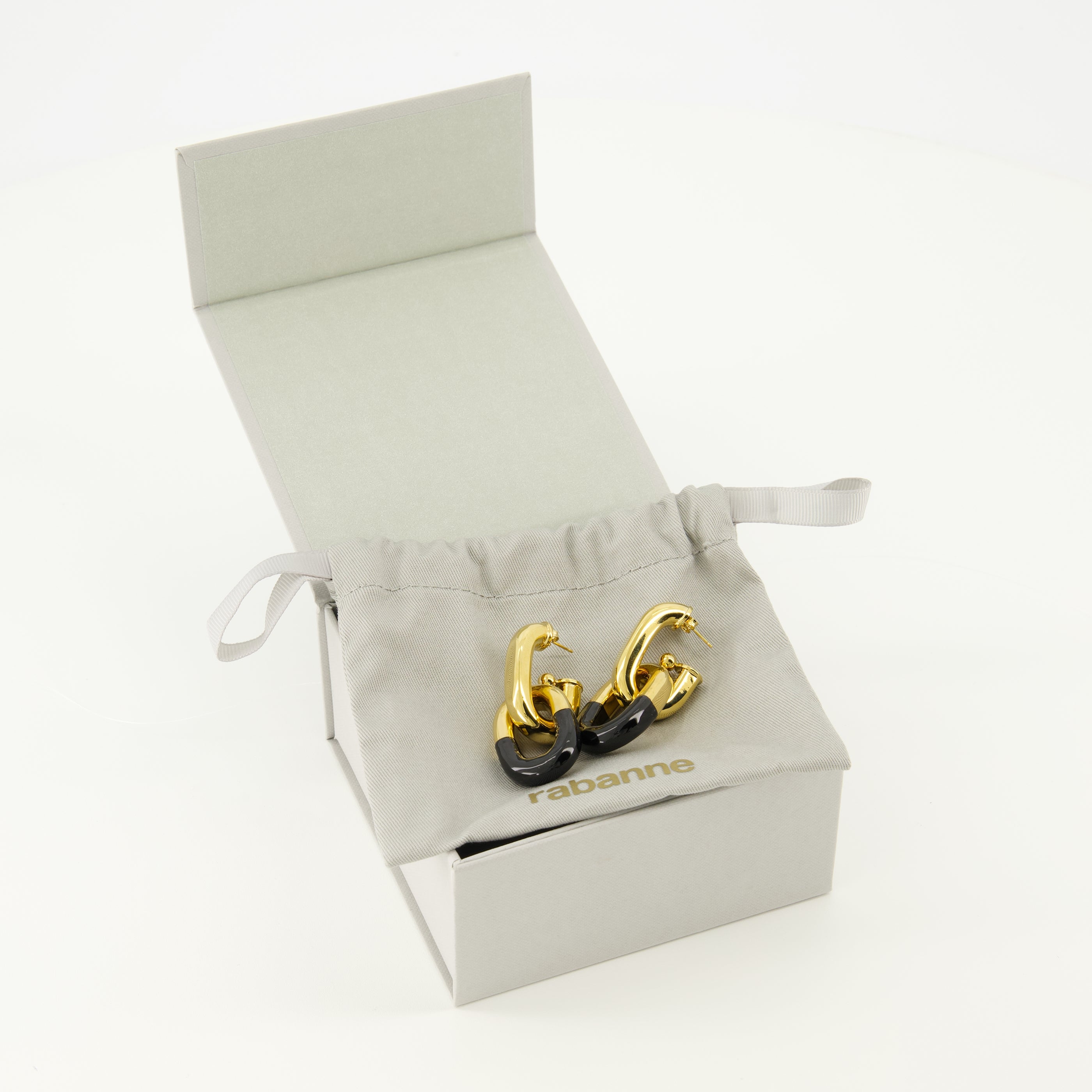 Immagine dei pendenti XL Link neri e dorati del marchio Rabanne per donna - Stagione Primavera-Estate 2026 - Vista Dettagliata 3