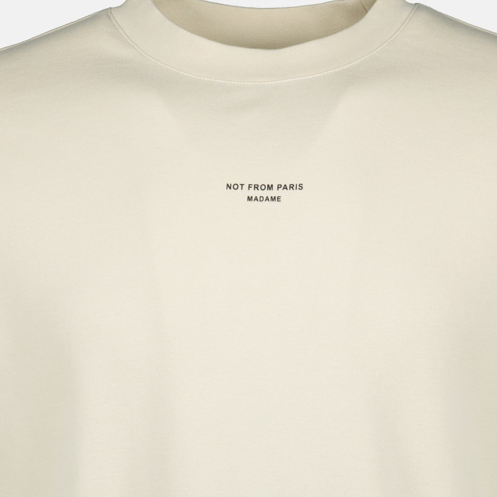 Imagen de la camiseta de eslogan clásica beige de la marca Drole De Monsieur para hombres - Temporada Primavera-Verano 2026 - Vista Detallada_2