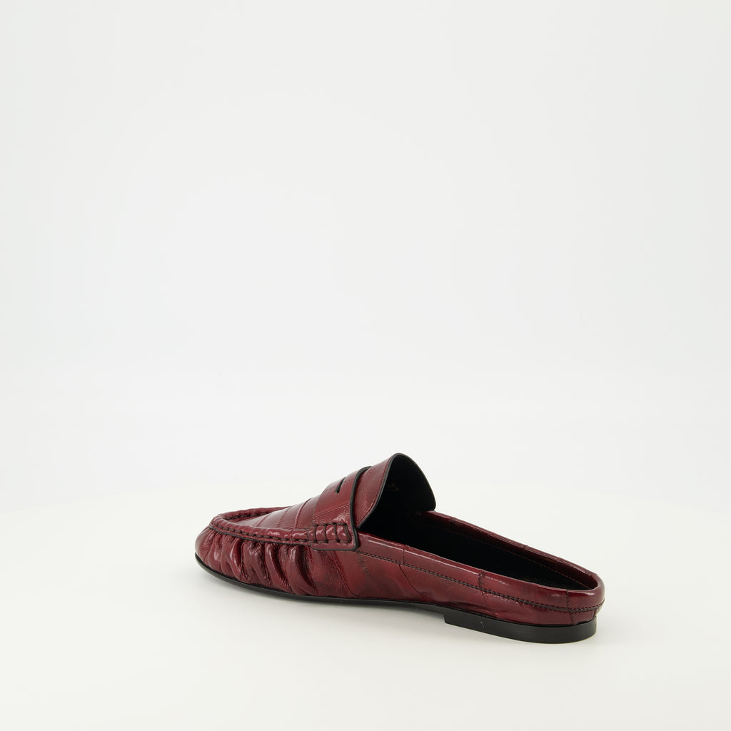 Image de l&#39;article Mules Loafer bordeaux de la marque Saint Laurent pour Femme - Saison Printemps-Été 2026 - Vue trois quarts arrière droite