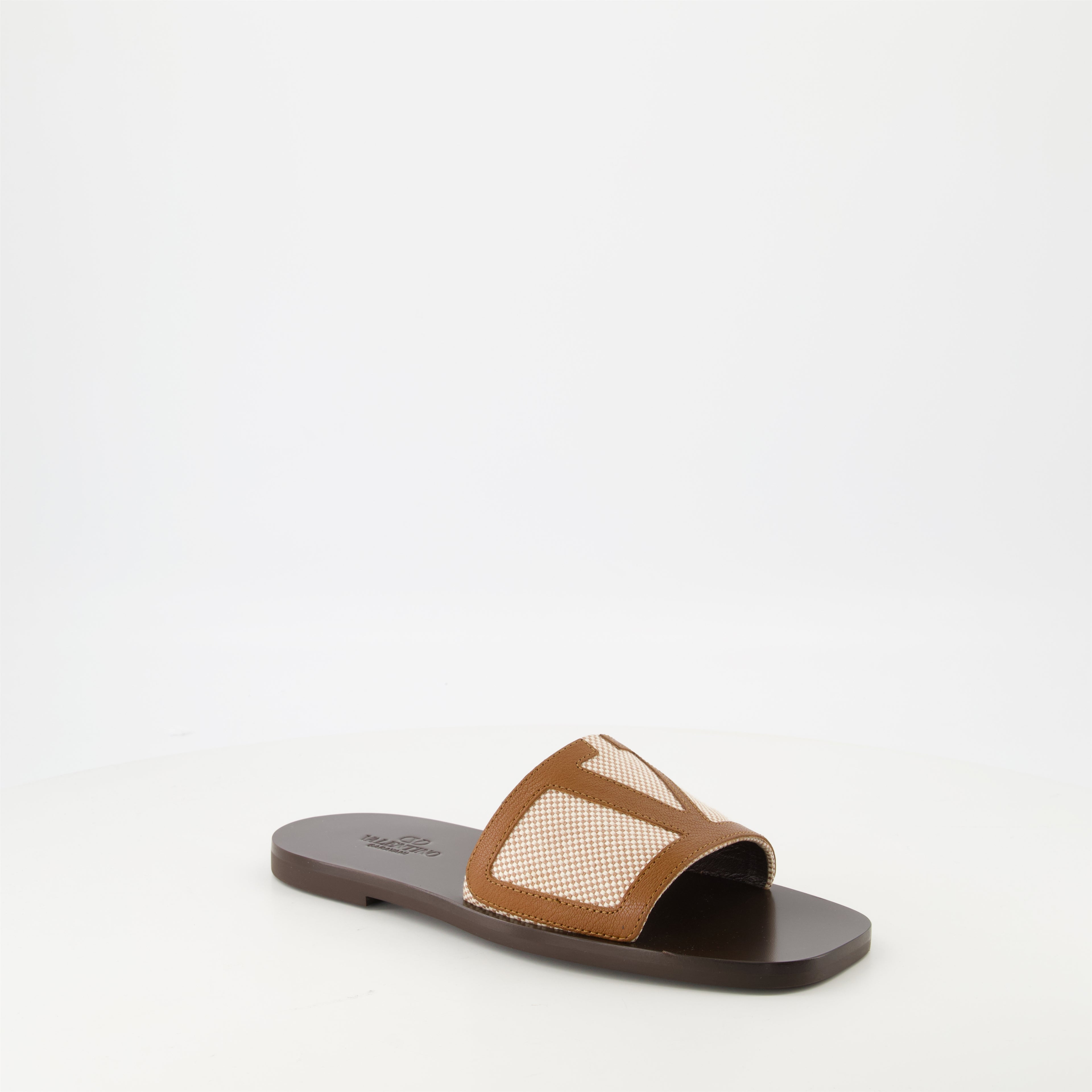 Open shoes Viva Superstar Leather Sandals Valentino Garavani Brown Homme