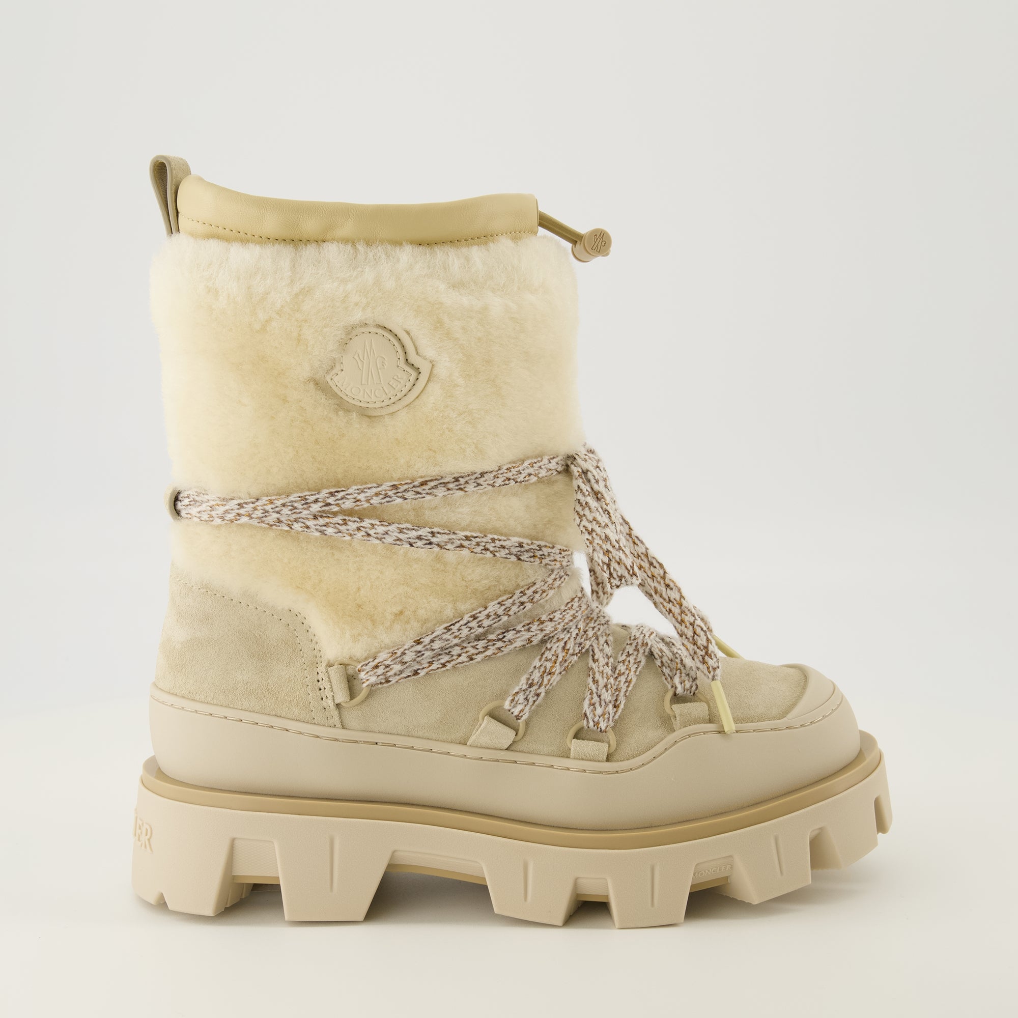 Image de l'article Bottes en daim et shearling Peak de la marque Moncler pour Femme - Saison Automne-Hiver 2025 - Vue latérale droite