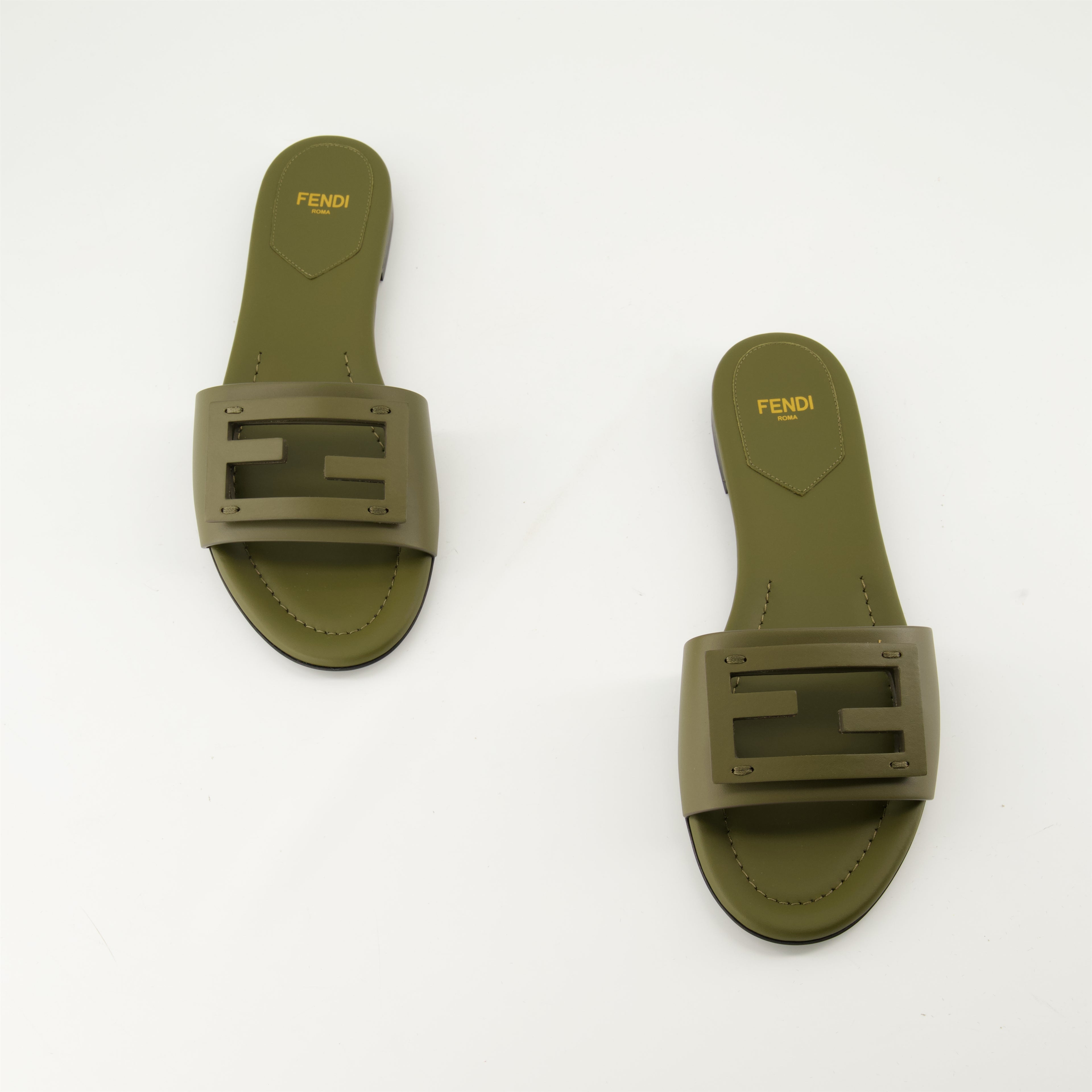 Sapatos abertos Sandales Baguette Fendi Verde Femme