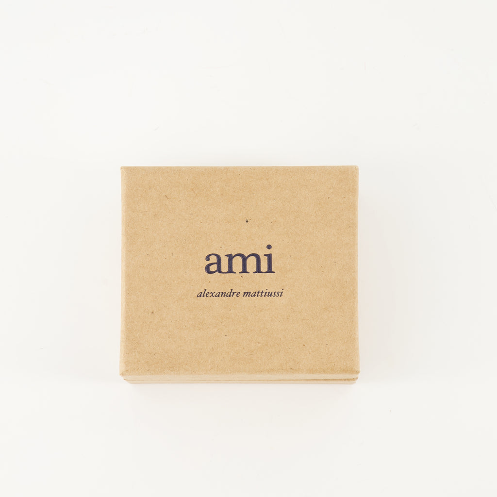 Image de l'article Boucles d'oreilles Ami de coeur de la marque Ami PARIS pour Femme - Saison Automne-Hiver 2025 - Vue détaillée_3