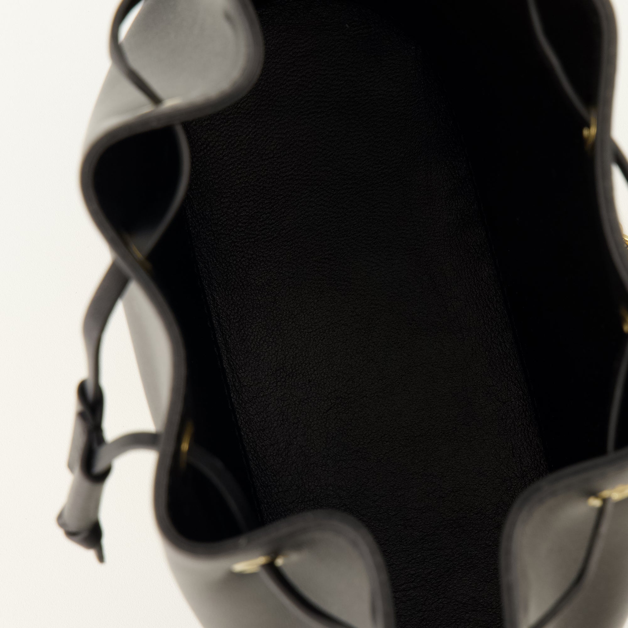 Sacs à main et épaule ミニバケットバッグ ブラック Valentino Garavani Noir Femme