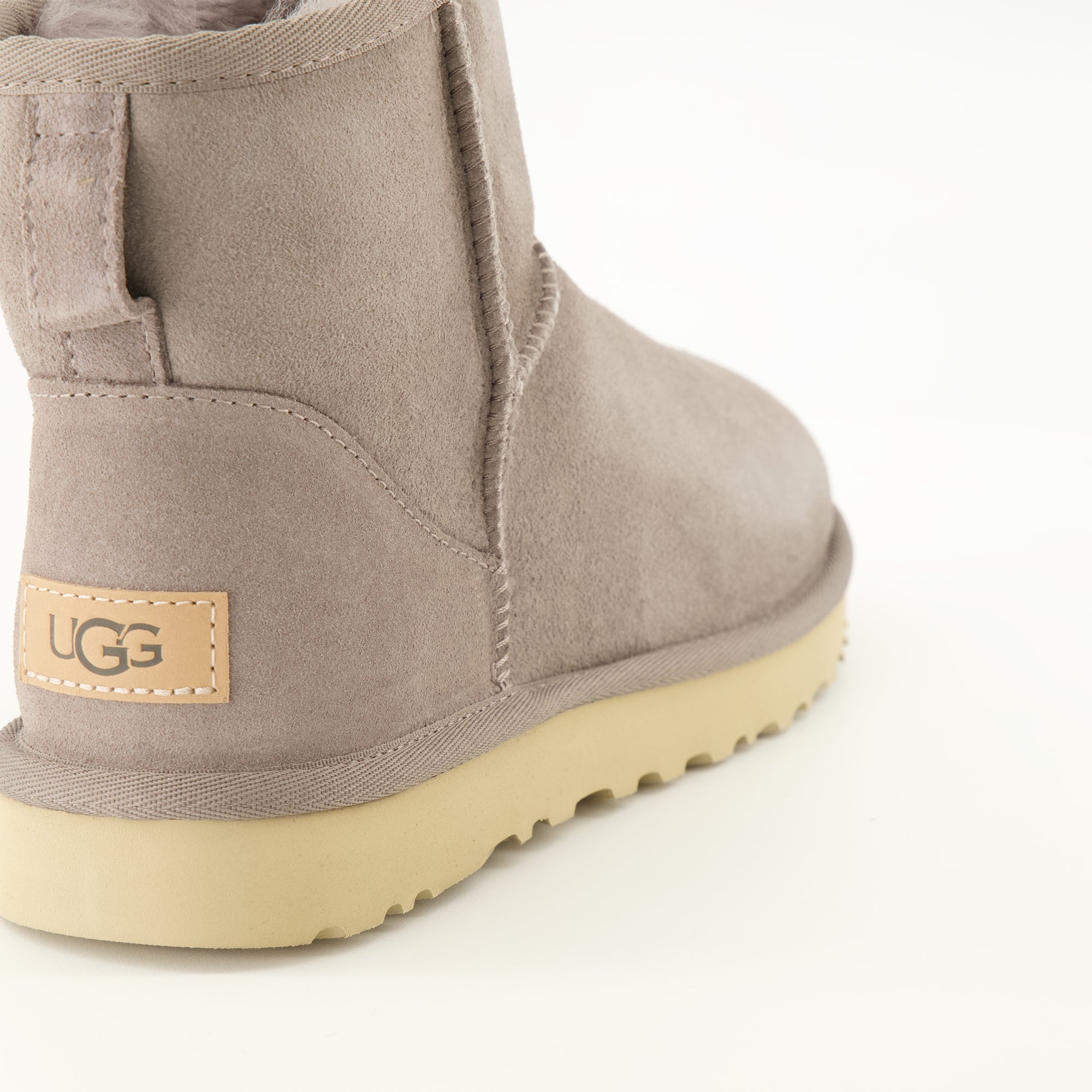 Bottines Classic Mini II Graue Ankle Boots Ugg Gris Femme