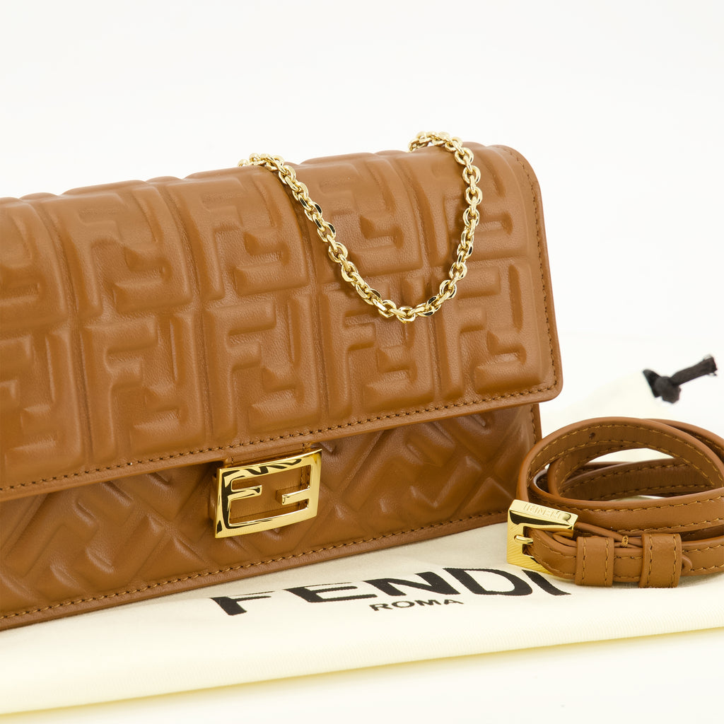 Sacs bandoulière Carteira Baguette em Couro Marron com Corrente Fendi Marron Femme