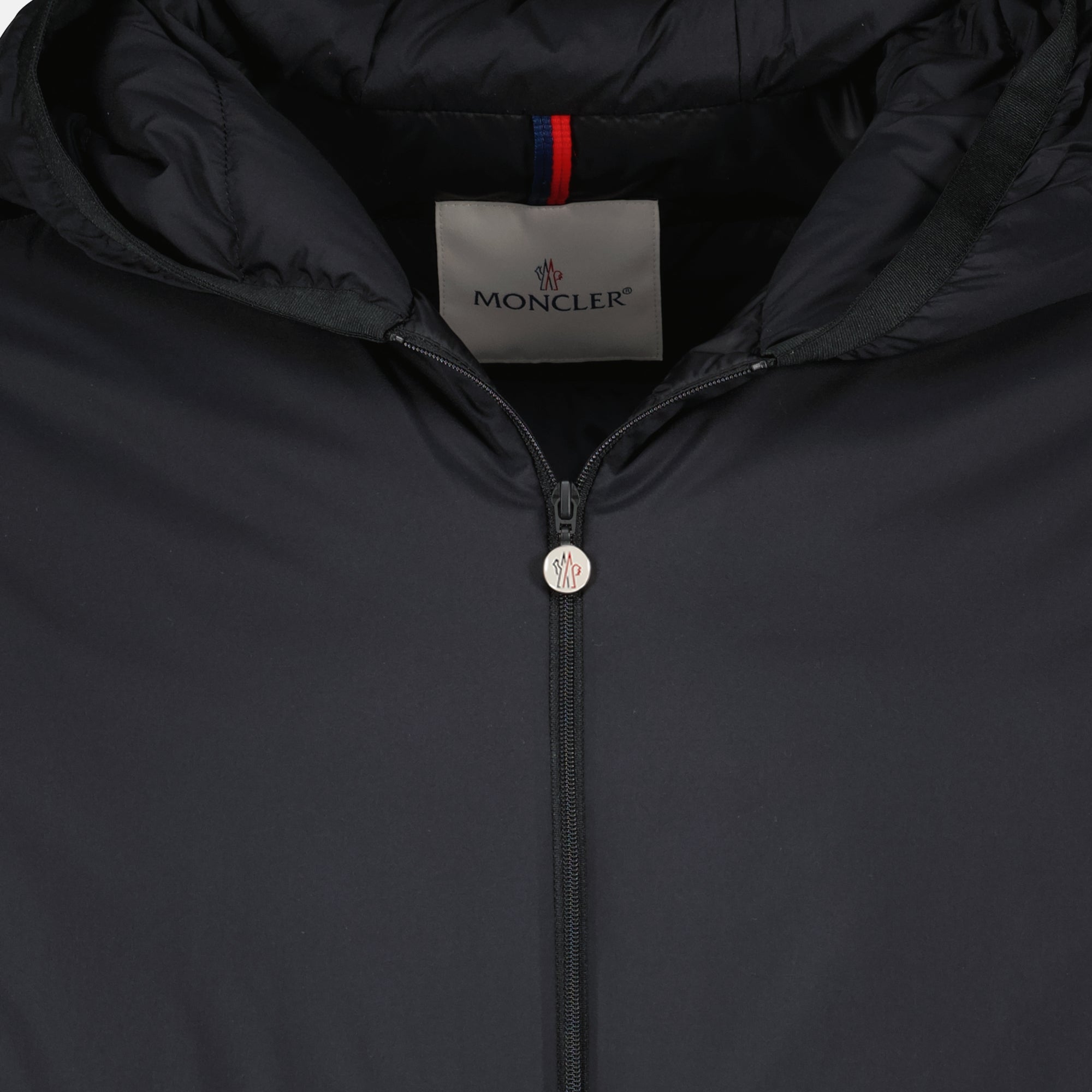 Image of the black Monteynard down jacket from the brand Moncler for men - Spring-Summer 2026 - Detailed View_2