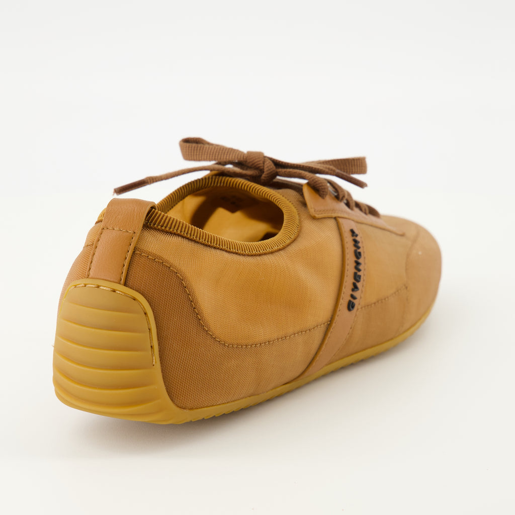 여성을 위한 Givenchy Slim Powder 운동화 이미지 - 2025년 가을-겨울 - 상세한 위에서 보기