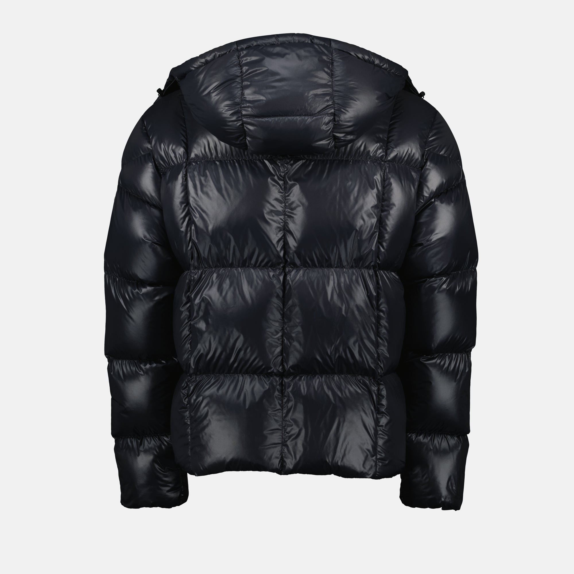 Image of the Moncler Serfanto Down Jacket for Men - Autumn-Winter 2025 - Detailed View 2