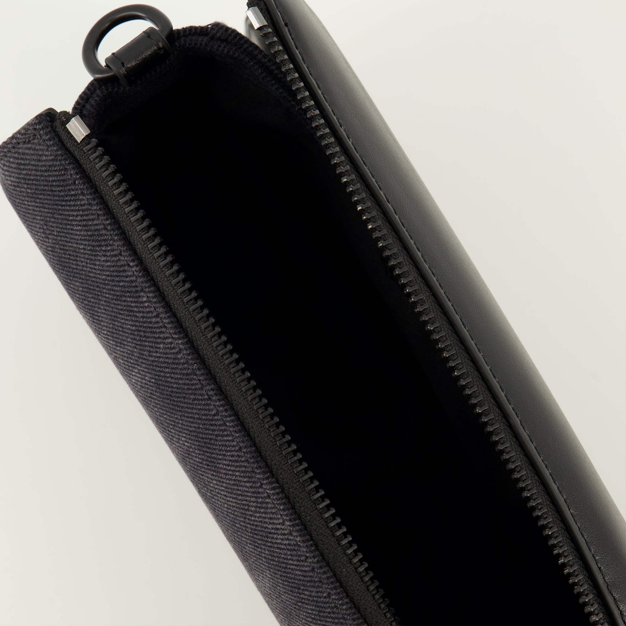 Image de l'article Sac 1DR en cuir et denim noir de la marque Diesel pour Unisex - Saison Printemps-Été 2026 - Vue détaillée_3