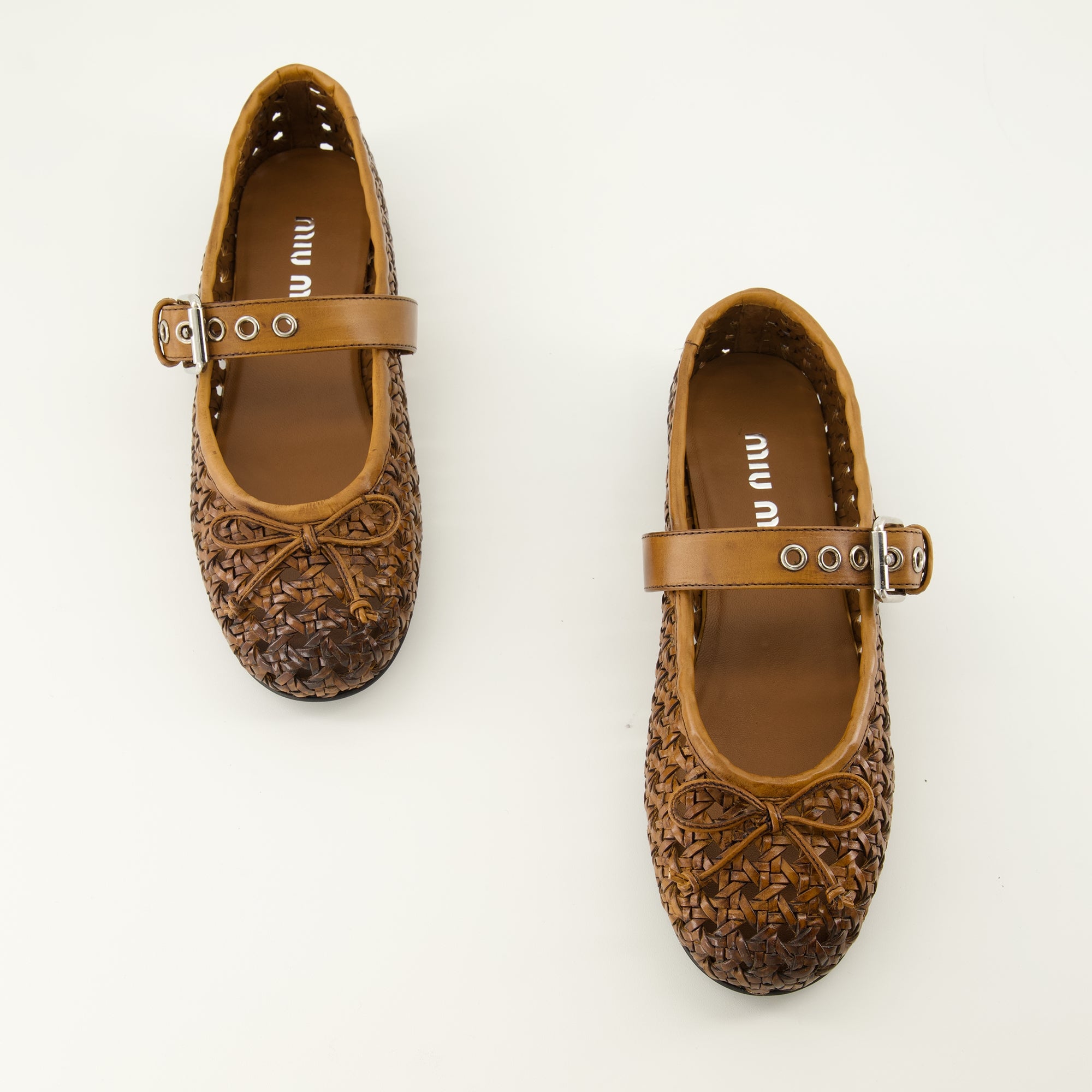 Chaussures plates Bailarinas de Cuero Cannage en Marrón Miu Miu Marron Femme