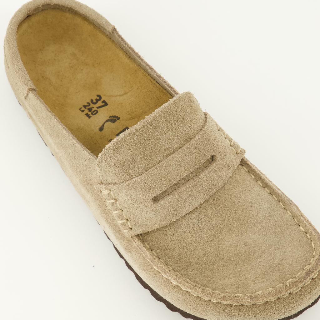 Imagen de las zuecos Naples beige de la marca Birkenstock para Unisex - Temporada Primavera-Verano 2026 - Vista detallada desde arriba
