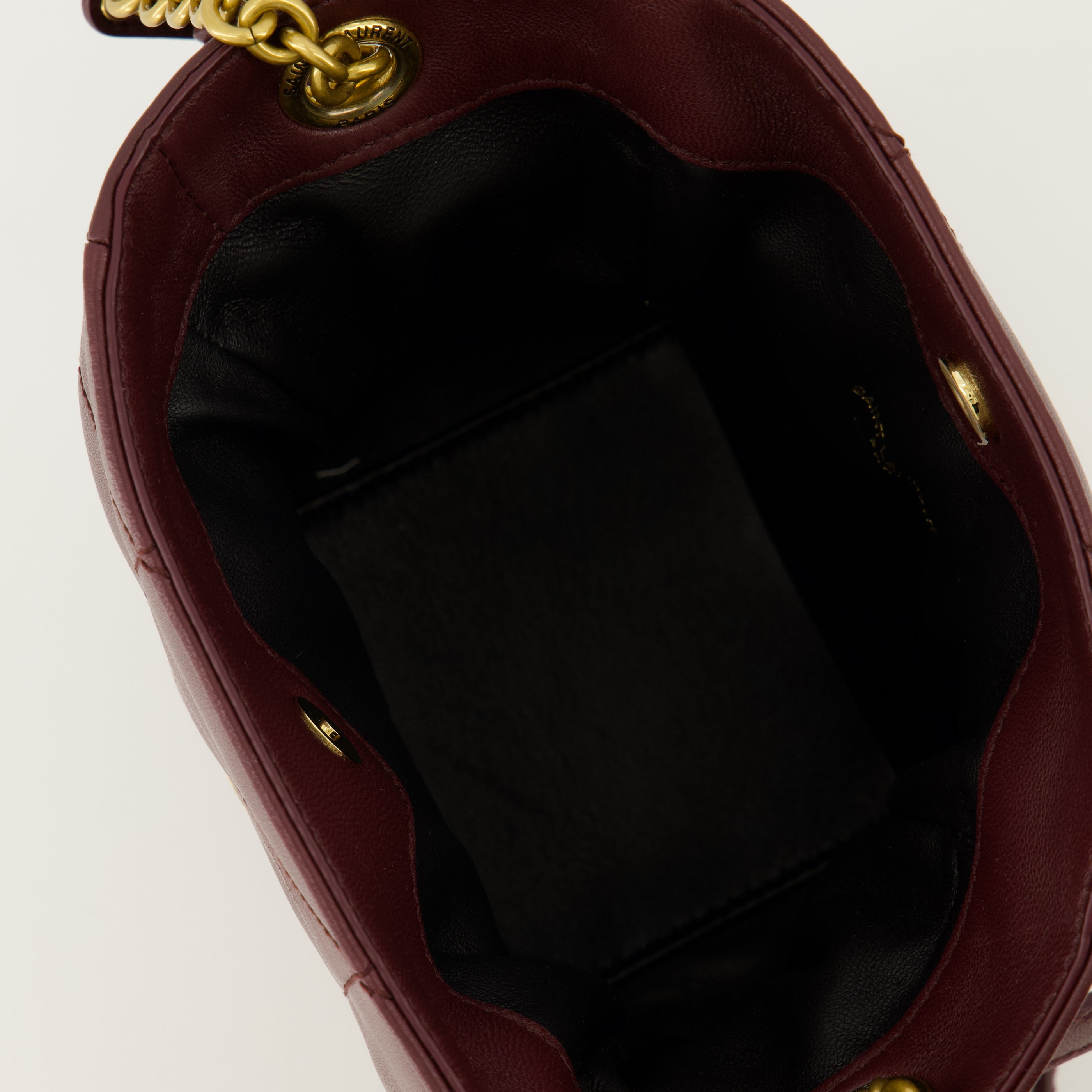 Image of the Saint Laurent women's Jamie mini bucket bag in burgundy leather - Spring-Summer 2026 season - Detailed view_3