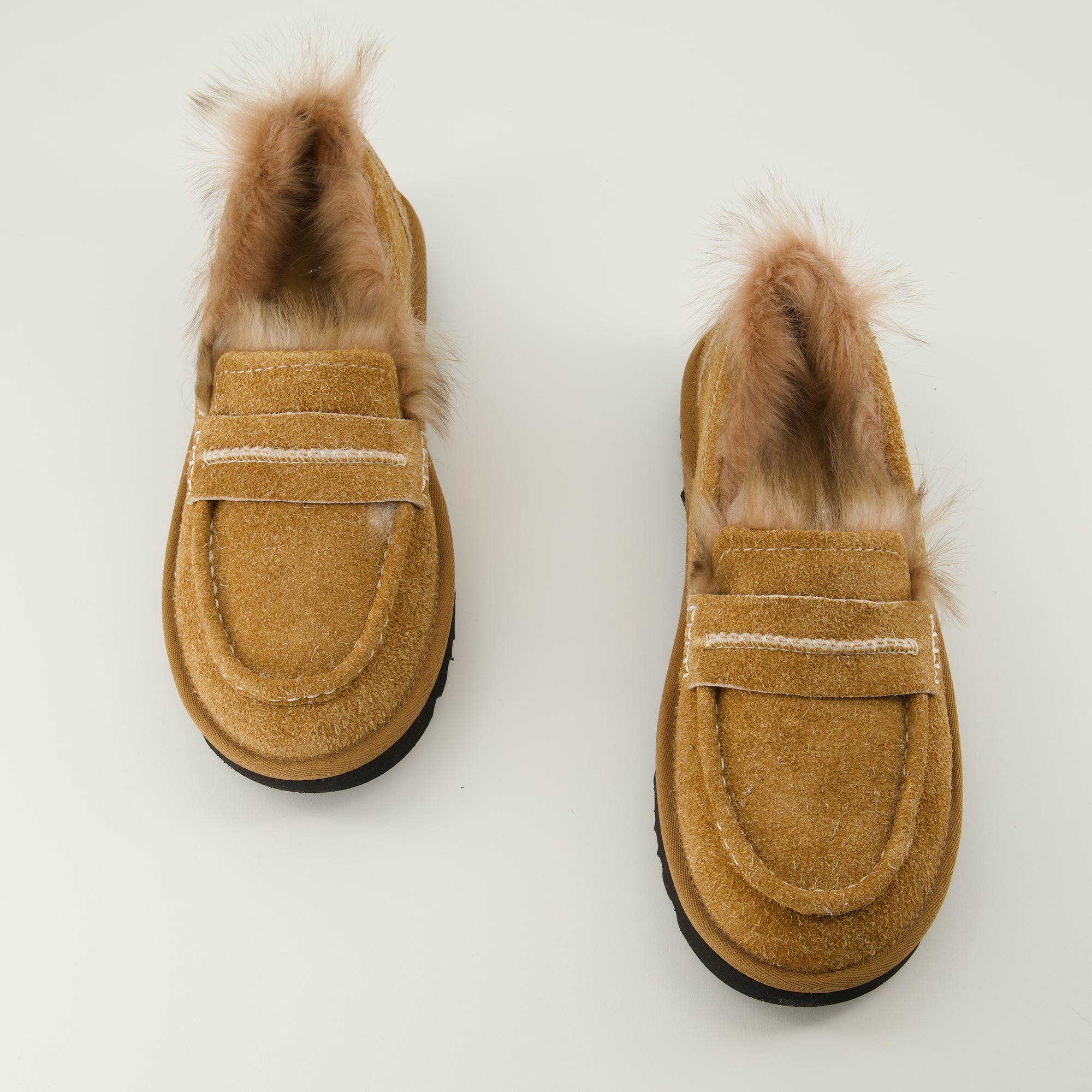 Image of the brown Ellis moccasins by Ugg for Women - Spring-Summer 2026 - Top view of the pair of shoes
