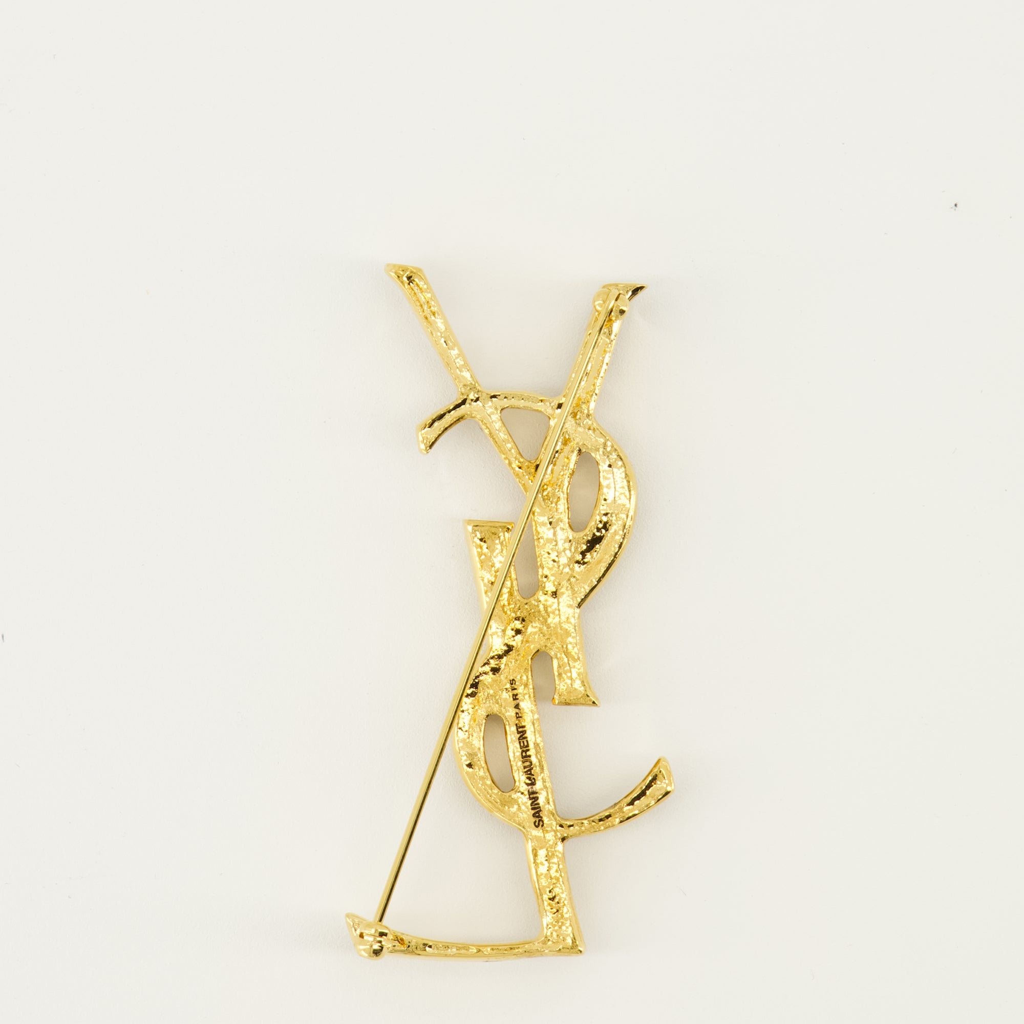 Image de l'article Broche Cassandre crocodile en métal doré de la marque Saint Laurent pour Unisex - Saison Printemps-Été 2026 - Vue de Dos